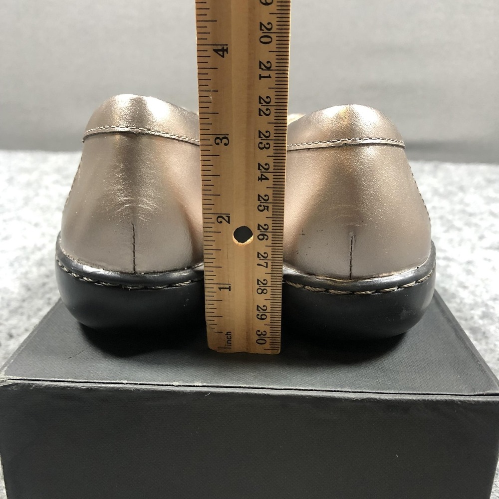 Clarks Collection Shoes Womens Size 7 Gold Leather Slip On Loafers Comfort Flats - Picture 9 of 16